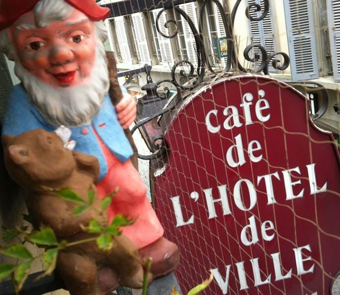 café de l'hôtel de ville