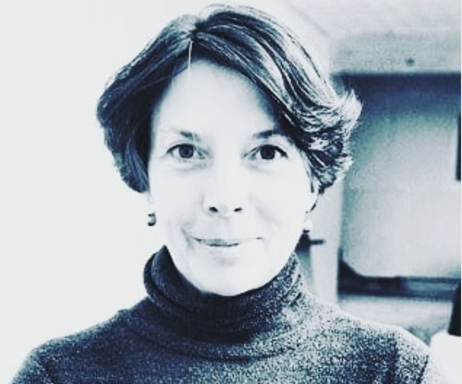 Cette image a un attribut alt vide ; le nom du fichier est mariechristine-bandw.jpg